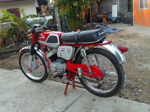 ขายคาวาซากิหายาก สวย สวย เครื่องดี ระบบไฟดี มีทะเบียน ไม่โอนสนไจโท0863314540