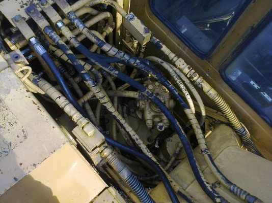 ขายรถนอกPC60-6สวยมากมีลายเจาะ แทรกยาง มีอินวอยล์ ขายรถนอกPC60-6สวยมากมีลายเจาะ แทรกยาง มีอินวอยล์