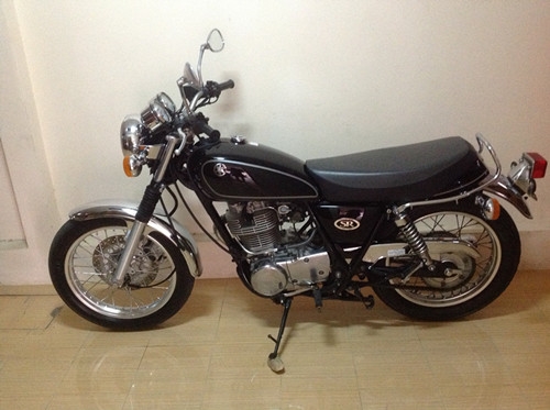*** ขาย sr400 กุญแจชิฟ ปี 2005 กริ๊ปๆ ohm คอนหวัน 0858730704*** กุญแจชิฟ 2 ดอกครับ รถวิ่งมาแค่หมื่นกว่าโลเองครับ เดิมทุกเม็ด เครื่องมือครบ เอกสารอินวอยครับ ราคา 77000 บาท สนใจ 0858730704 ohm คอนหวัน
