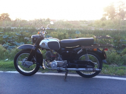 ขาย c92 โครงbenly ของครบ แท้ๆ สวยๆ ทะเบียนเต็ม โอน เครื่องดี ของเดิมทั้งคัน สีสวย  0819884773