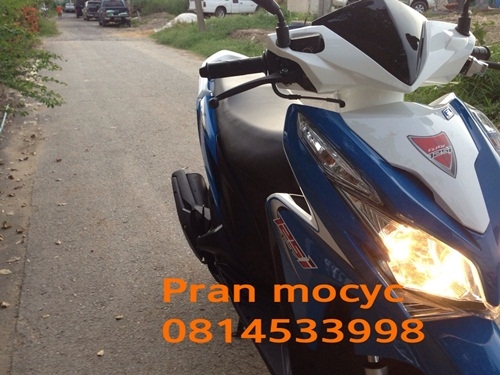 honda click125i สีน้ำเงินขาว ปี2555