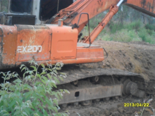 ขายด่วน  HITACHI  EX 200-1 สภาพพร้อมใช้
