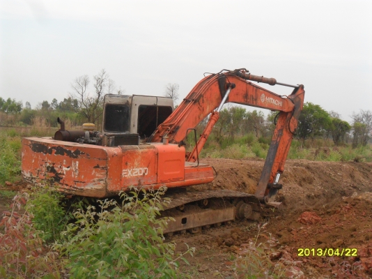 ขายด่วน  HITACHI  EX 200-1 สภาพพร้อมใช้