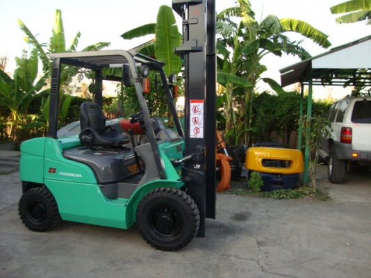 ขายรถโฟล์คลิฟท์  MITSUBISHI  FD25  (รุ่นใหม่ล่าสุด)  รถ 5,000  ชม.  สภาพ 90\%  เครื่องยนต์ดีเซล  เสาสูง  4  เมตร  เกียร์ธรรมดา  งา 1,070  มม.  ยางตันใหม่  4 ล้อ  รับประกันเครื่อง + เกียร์  3  เดือน