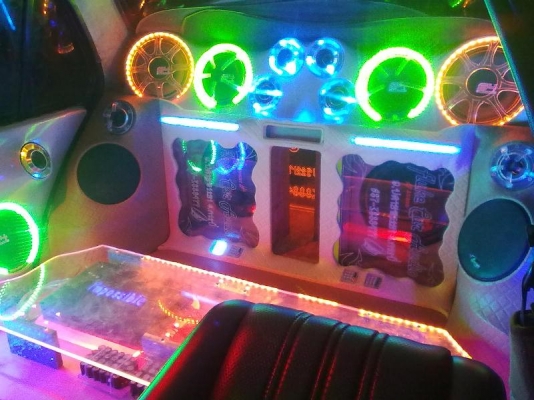 BMW E30 พร้อมใช้ เครื่องดี เครื่องเสียงเต็ม แค่85000 BMW E30 พร้อมใช้ เครื่องดี เครื่องเสียงเต็ม แค่85000