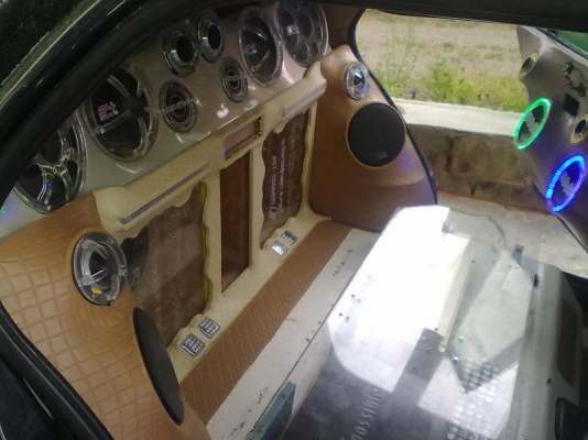 BMW E30 พร้อมใช้ เครื่องดี เครื่องเสียงเต็ม แค่85000 BMW E30 พร้อมใช้ เครื่องดี เครื่องเสียงเต็ม แค่85000