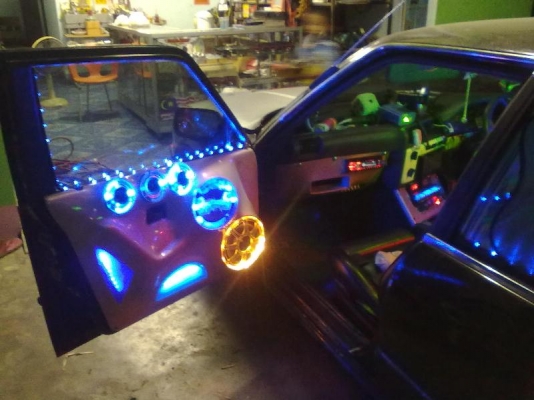 BMW E30 พร้อมใช้ เครื่องดี เครื่องเสียงเต็ม แค่85000 BMW E30 พร้อมใช้ เครื่องดี เครื่องเสียงเต็ม แค่85000