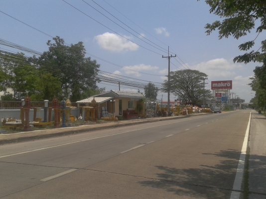 ที่ดินทำเลสวย หน้ากว้างเกือบ200เมตร หน้าห้างแมคโครลำปาง