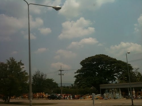 ที่ดินทำเลสวย หน้ากว้างเกือบ200เมตร หน้าห้างแมคโครลำปาง