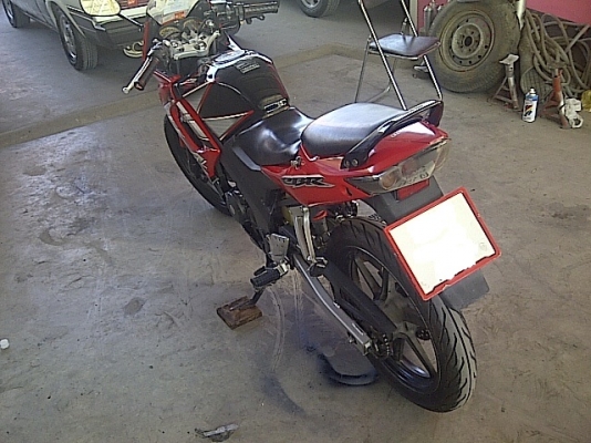 CBRคาร์บูไมล์เหลืองรถมือเดียว