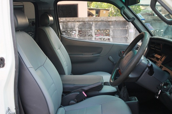 ขายรถตู้ HIACE หัวจรวด เครื่อง 3000 ขายรถตู้ HIACE หัวจรวด เครื่อง 3000