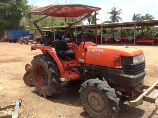 คูโบต้า L2808 4 WD 2 เพลา พร้อมผานตราช้าง 5 ใบเดิมๆครับ