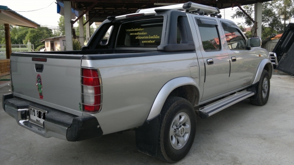 นิสสันฟรอนเทียร์ 4X4 รถครอบครัว 4 ประตู พร้อมลุย