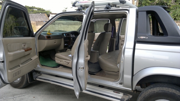 นิสสันฟรอนเทียร์ 4X4 รถครอบครัว 4 ประตู พร้อมลุย