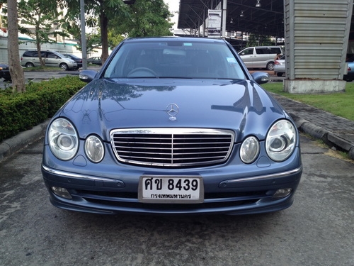 BENZ E240 AVANTGARDE AUTO ปี 2004 ขับดีออพชั่นครบ