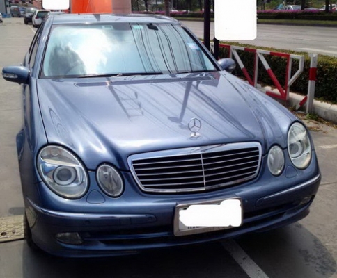 BENZ E240 AVANTGARDE AUTO ปี 2004 ขับดีออพชั่นครบ