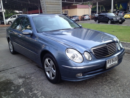 BENZ E240 AVANTGARDE AUTO ปี 2004 ขับดีออพชั่นครบ