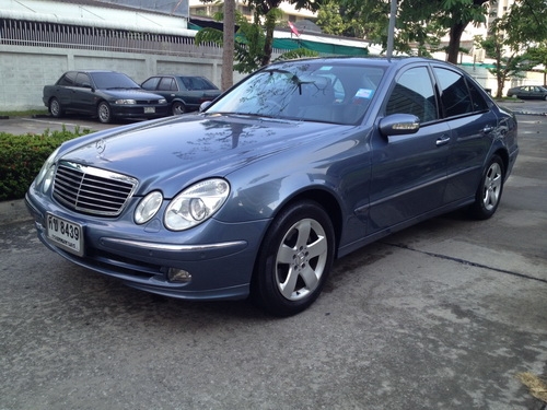 BENZ E240 AVANTGARDE AUTO ปี 2004 ขับดีออพชั่นครบ