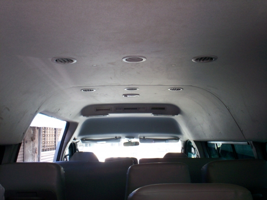 ขายรถตู้โตโยต้าคอมมูเตอร์ ปี2005สีบรอนเงิน เครื่อง2JZ LPG ราคา695,000บาท