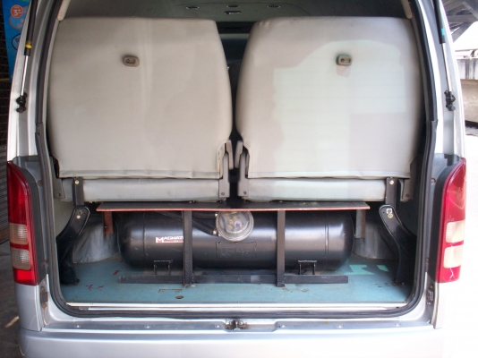 ขายรถตู้โตโยต้าคอมมูเตอร์ ปี2005สีบรอนเงิน เครื่อง2JZ LPG ราคา695,000บาท