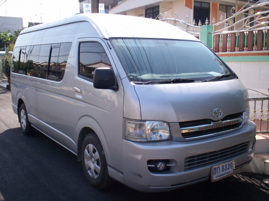 ขายรถตู้โตโยต้าคอมมูเตอร์ ปี2005สีบรอนเงิน เครื่อง2JZ LPG ราคา695,000บาท