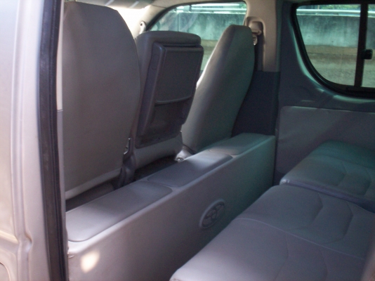 ขายรถตู้โตโยต้าคอมมูเตอร์ ปี2005สีบรอนเงิน เครื่อง2JZ LPG ราคา695,000บาท