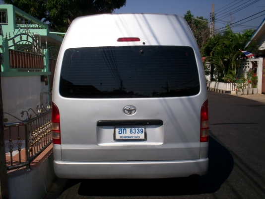 ขายรถตู้โตโยต้าคอมมูเตอร์ ปี2005สีบรอนเงิน เครื่อง2JZ LPG ราคา695,000บาท