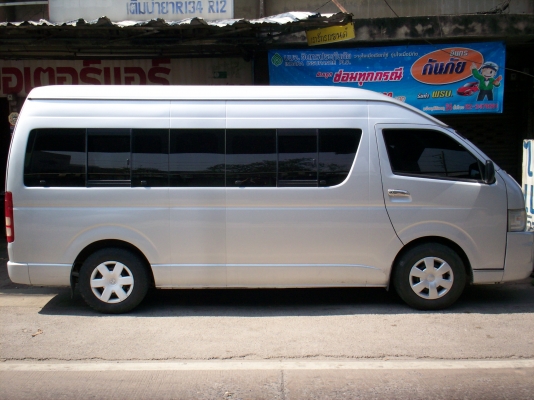 ขายรถตู้โตโยต้าคอมมูเตอร์ ปี2005สีบรอนเงิน เครื่อง2JZ LPG ราคา695,000บาท