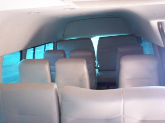 ขายรถตู้โตโยต้าคอมมูเตอร์ ปี2005สีบรอนเงิน เครื่อง2JZ LPG ราคา695,000บาท