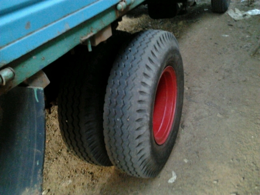 ISUZU KS 110 HP กระบะคอกเหล็กความยาว 4.30 เมตร เครื่องแห้งแรงดีไม่มีเยิ้ม หัวเก๋งภายในคอนโซลอยู่ครบ ช่วงล่างคานหน้า F เฟืองท้ายขนาดใหญ่ของ FUSO คัชซีสวยไม่มีผุ ยางสภาพดี 70\% พร้อมบรรทุกพร้อมใช้งาน เอกสารทะเบียนภาษีครบพร้อมโอน ราคาต่อรองได้ครับ