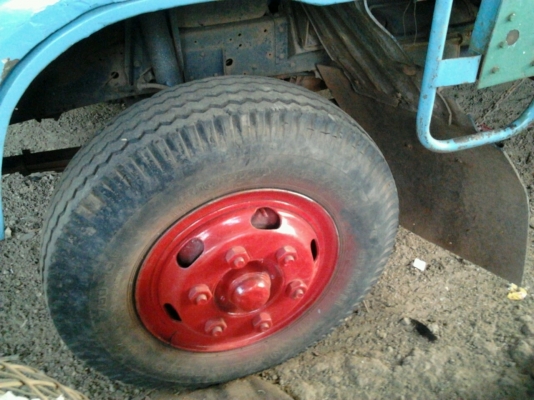 ISUZU KS 110 HP กระบะคอกเหล็กความยาว 4.30 เมตร เครื่องแห้งแรงดีไม่มีเยิ้ม หัวเก๋งภายในคอนโซลอยู่ครบ ช่วงล่างคานหน้า F เฟืองท้ายขนาดใหญ่ของ FUSO คัชซีสวยไม่มีผุ ยางสภาพดี 70\% พร้อมบรรทุกพร้อมใช้งาน เอกสารทะเบียนภาษีครบพร้อมโอน ราคาต่อรองได้ครับ