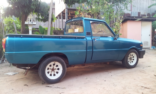 ขาย มาสด้า สี่ขอ ห้าเกียร์ สวยๆ  ครับ