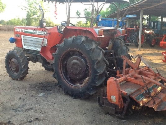 คูโบต้า L3202 4 WD 2 เพลาพร้อมโรตารี่ปั่นนา สภาพเดิมๆใช้งานได้ปรกติ