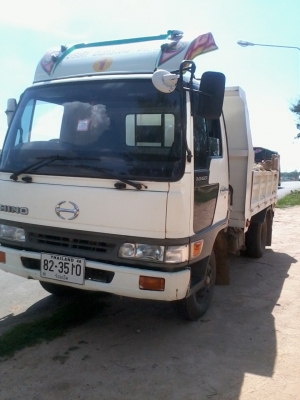 ขายรถ6ล้อดั้ม HINO KR เครื่องHO7C 185แรง พร้อมโอนครับ