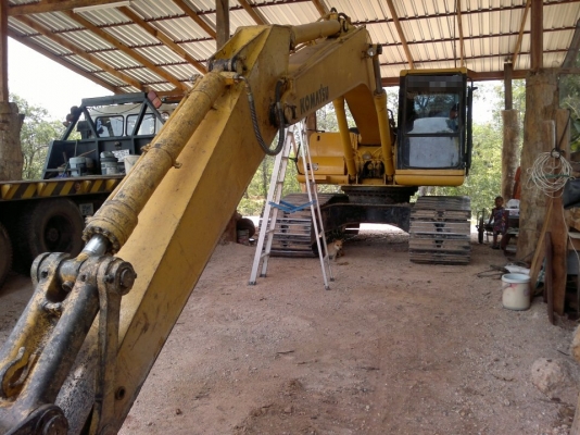 ขายด่วน  รถแบคโฮ  KOMATSU   200 รุ่น 6  สวยเดิมๆ  พร้อมใช้งาน  แอร์ ไฟฟ้าครบ