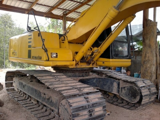 ขายด่วน  รถแบคโฮ  KOMATSU   200 รุ่น 6  สวยเดิมๆ  พร้อมใช้งาน  แอร์ ไฟฟ้าครบ