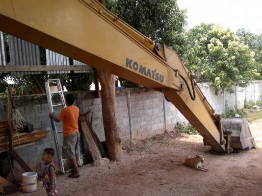 ขายด่วน  รถแบคโฮ  KOMATSU   200 รุ่น 6  สวยเดิมๆ  พร้อมใช้งาน  แอร์ ไฟฟ้าครบ