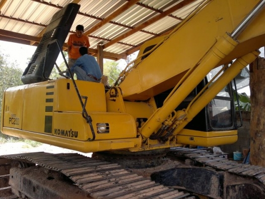 ขายด่วน  รถแบคโฮ  KOMATSU   200 รุ่น 6  สวยเดิมๆ  พร้อมใช้งาน  แอร์ ไฟฟ้าครบ