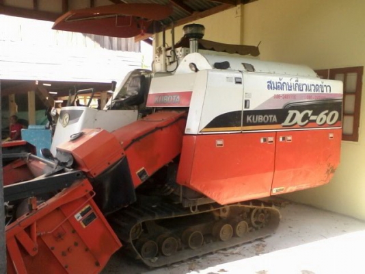 ขายรถเกี่ยวข้าว DC60 18xxกว่า ชั่วโมง