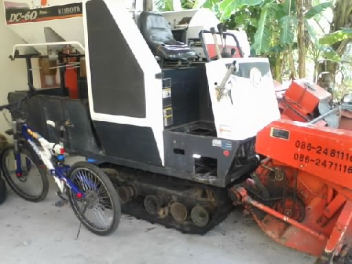 ขายรถเกี่ยวข้าว DC60 18xxกว่า ชั่วโมง