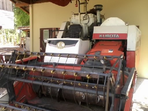 ขายรถเกี่ยวข้าว DC60 18xxกว่า ชั่วโมง