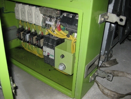 ขายยกชุด-เครื่องปั่นไฟ 2 KVA เครื่องยนต์เบนซิน พร้อมตู้คอนโทรลและสปอร์ตไลท์ มือสองญี่ปุ่น ขายยกชุด-เครื่องปั่นไฟ 2 KVA เครื่องยนต์เบนซิน พร้อมตู้คอนโทรลและสปอร์ตไลท์ มือสองญี่ปุ่น