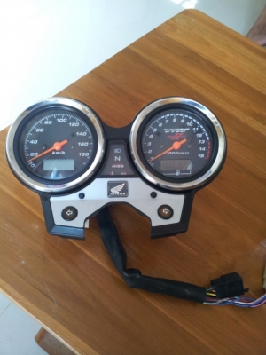 ขายเรือนไมล์ superfour tec.2 พร้อมชุดสายไฟ  ขอขายที่ 2500 บาทคับ สนใจสอบถามรายละเอียดได้ที่080-6123483 มินทร์