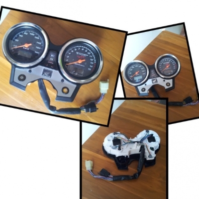 ขายเรือนไมล์ superfour tec.2 พร้อมชุดสายไฟ  ขอขายที่ 2500 บาทคับ สนใจสอบถามรายละเอียดได้ที่080-6123483 มินทร์