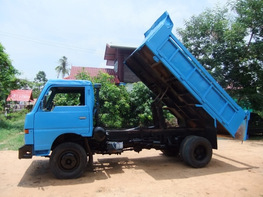 ขายด่วนดั้มพ์  6 ล้อรุ่นกลาง 5 คิวพร้อมใช้งาน ราคาสุดคุ้ม