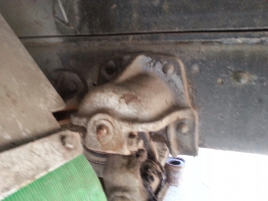 รถฮีโน่ 6 ล้อ ติดเครน 3.5 ตัน 130 แรงม้า  สนใจติดต่อ 081 - 6079515