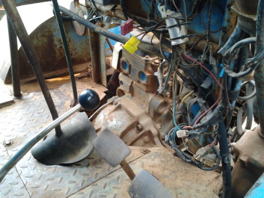 ***ขายแล้วครับขอบคุณ Truck2hand ขาย แต๋น6ล้อเครื่องยนต์ ช่วงล่างใหญ่ๆ วางเครื่องยนต์นิสสันTD2.5ฝาขาวแน่นๆ แรงดี ช่วงล่างเฟืองท้าย110NKR คัสซีหน้า5วางเหล็กเสริมบนพร้อม กระบะพื้นไม้คอกไม้สูง วางมาใหม่ไม่นาน กว้าง1.8ม.สูง1.7ม.ยาว3.0ม.ไม่มีผุไม่มีหัก สโลว์พร้