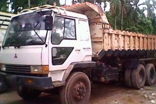 รถมิตซู 10 ล้อดั๊ม FN 527 - TF 220 แรงม้า  สนใจติดต่อ 081 - 6079515