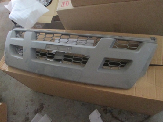 ขาย กระจังหน้า Dmax หน้าย้อย กันชนเว้า