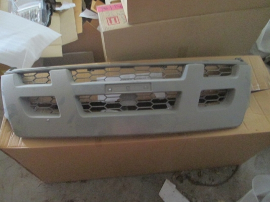 ขาย กระจังหน้า Dmax หน้าย้อย กันชนเว้า